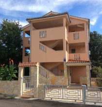 Apartments in Klimno, island Krk